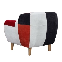 Nordisches Sofa mit Patchwork-Polsterung