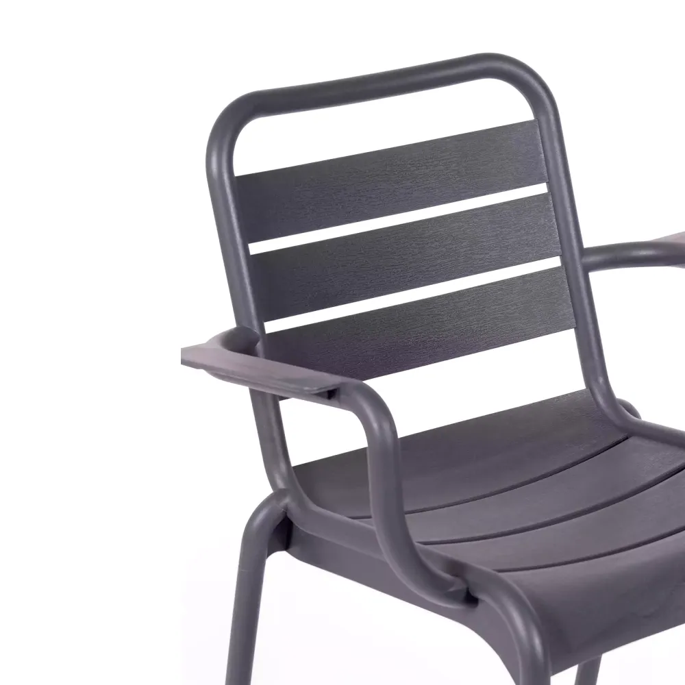 Chaise Karen adaptée à l'extérieur - Chaises en plastique - Meubles Concept