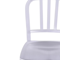Replika av pall i aluminium - ikonisk industridesign