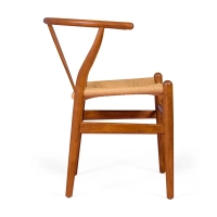 Inspiration Wishbone CH24 pähkinässä - pohjoismaiset tuolit - designhuonekalut