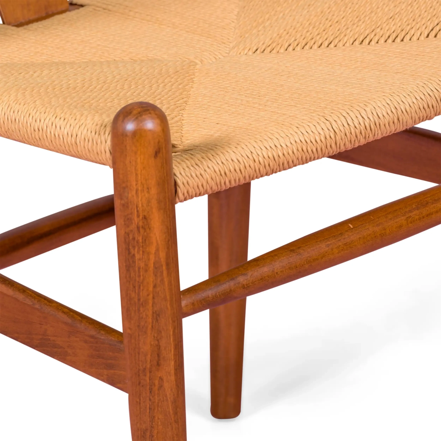 Inspiration Wishbone CH24 pähkinässä - pohjoismaiset tuolit - designhuonekalut