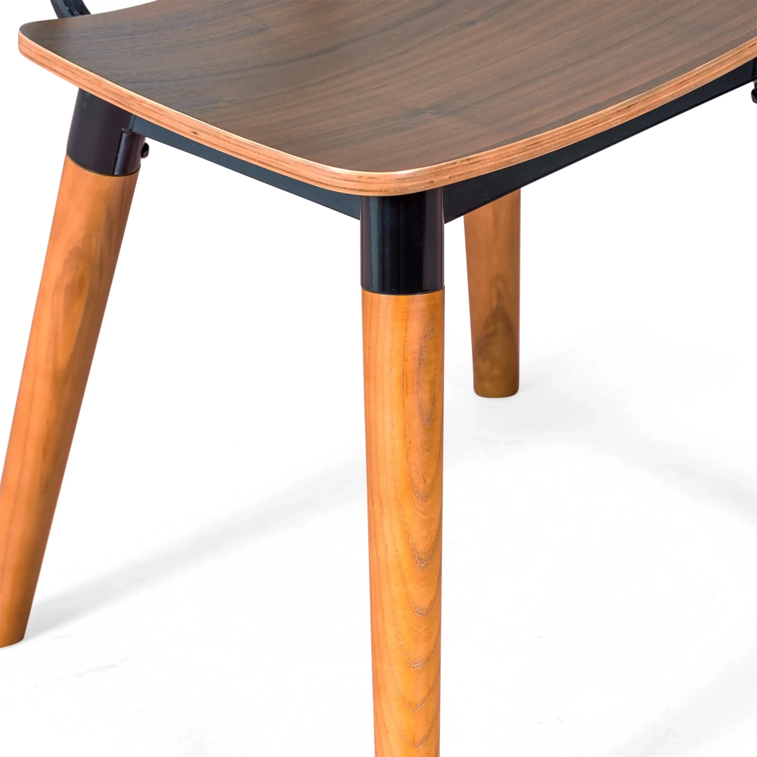 Cadeira Copine em madeira de nogueira | Design retro industrial - Mueble Design