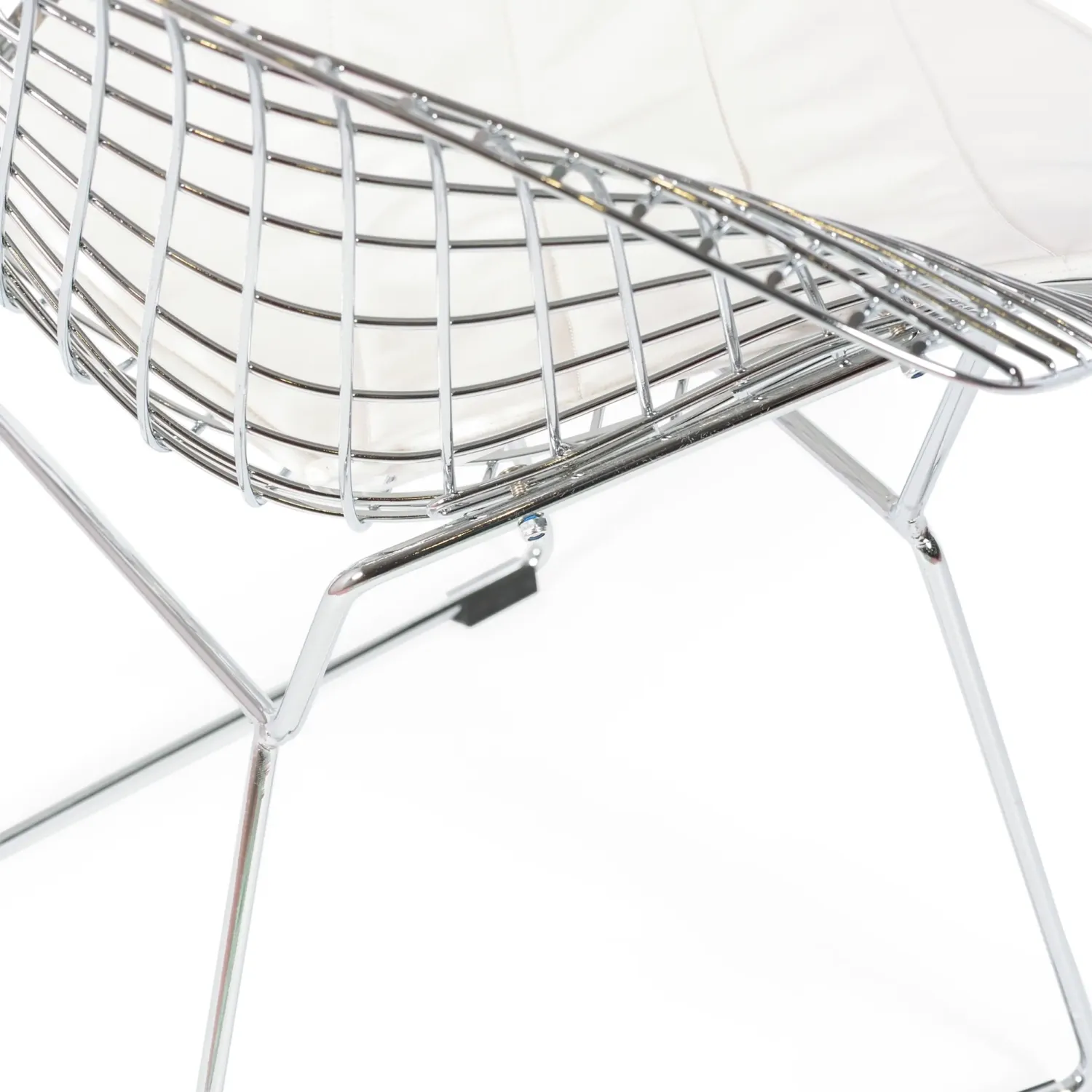 Réplique de la chaise Diamond en acier chromé et coussin en simili-cuir - Collection Bertoia