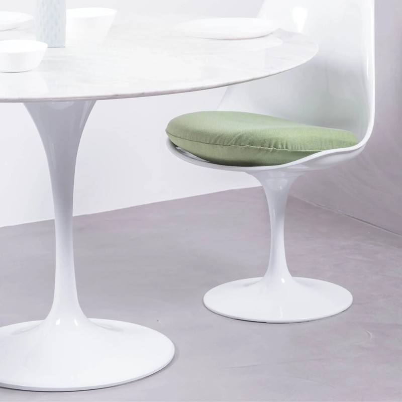 Inspirační tulipánový jídelní stůl v mramoru Carrara 120 cm - designový nábytek