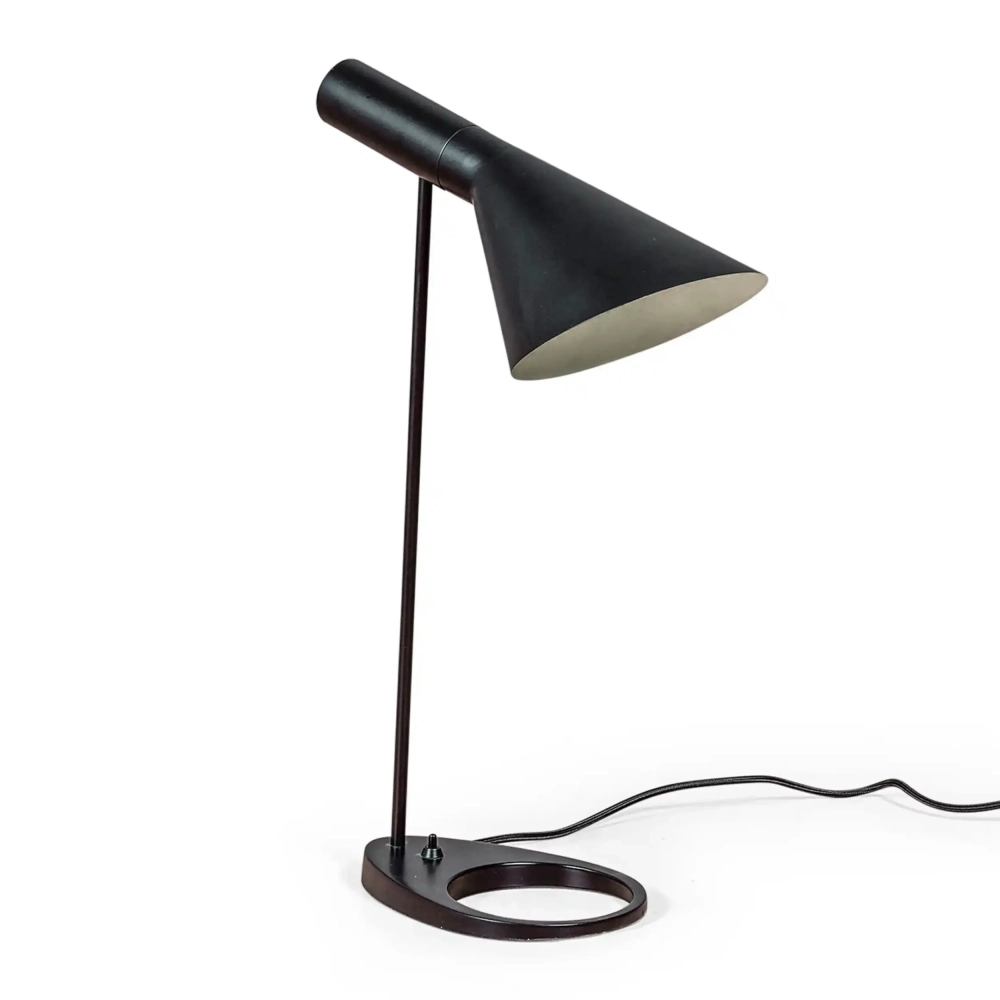 Lampe de table Jhon | Design inspiré d'Arne Jacobsen en acier