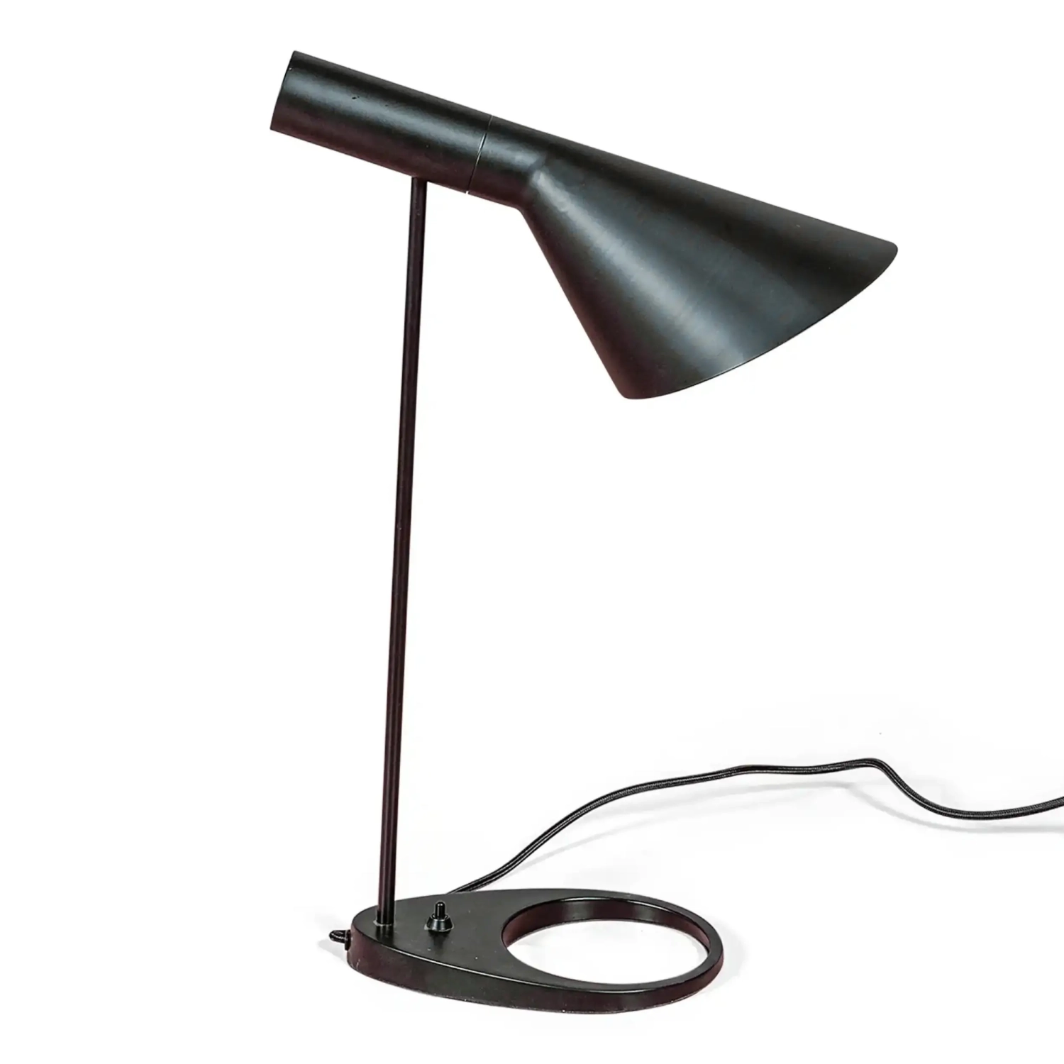 Lampe de table Jhon | Design inspiré d'Arne Jacobsen en acier