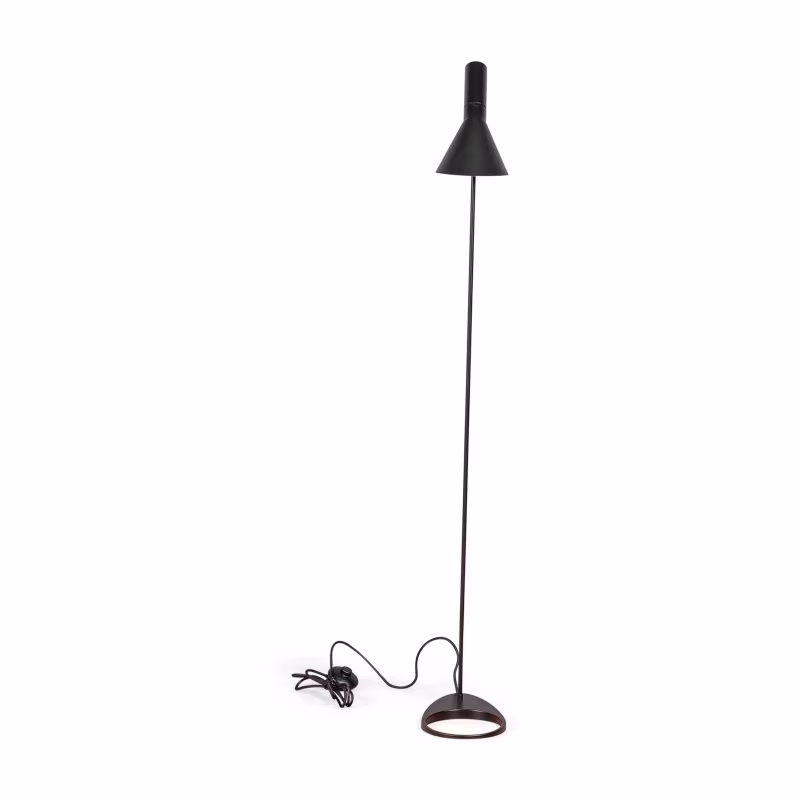 Jhon vloerlamp | Arne Jacobsen geïnspireerd ontwerp in staal