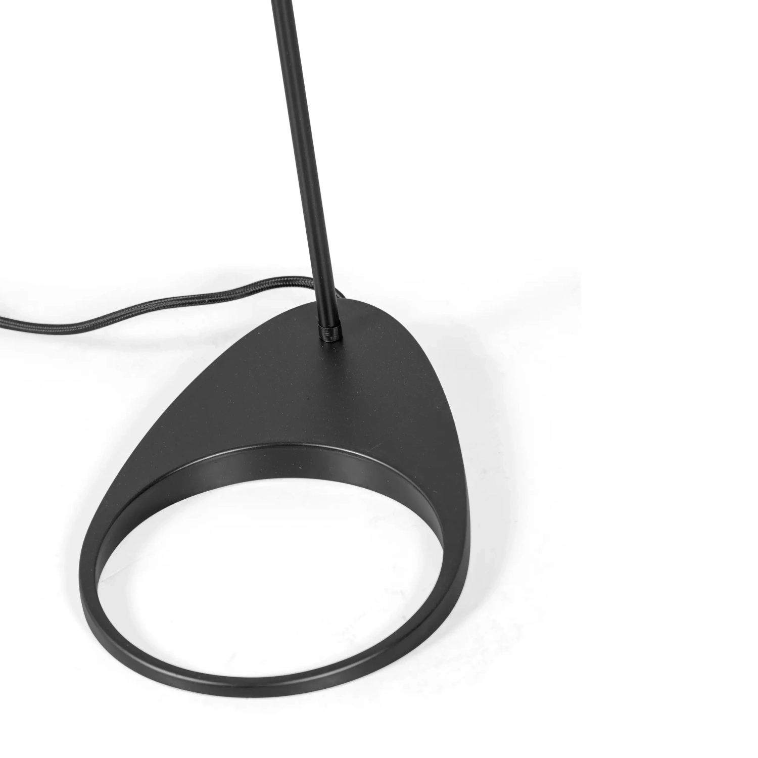 Stojací lampa Jhon | Design inspirovaný Arne Jacobsenem z oceli