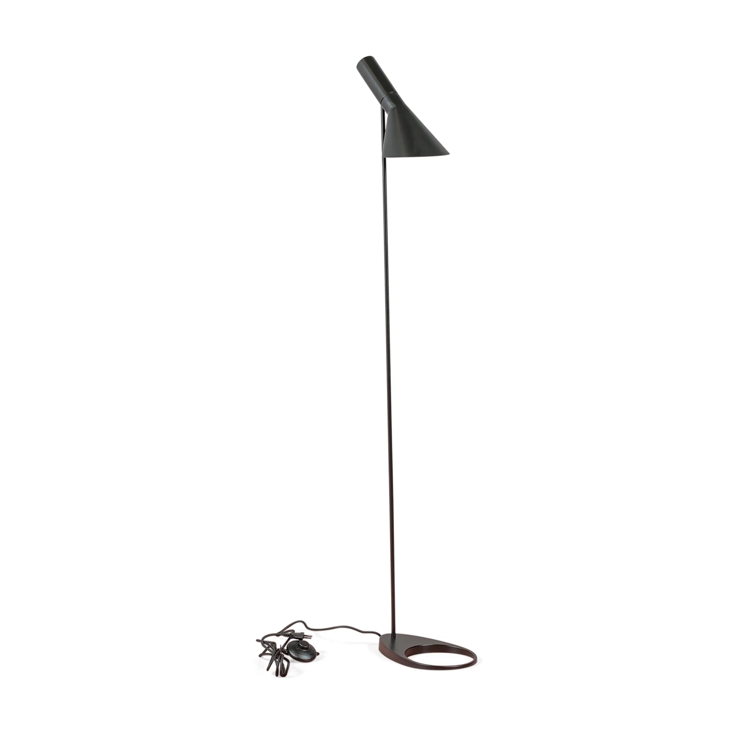 Lámpara de pie Jhon | Diseño inspirado en Arne Jacobsen en acero