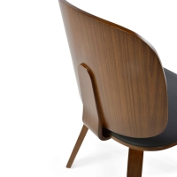 Chaise Scandinave Hut S en noyer avec siège de salle à manger rembourré