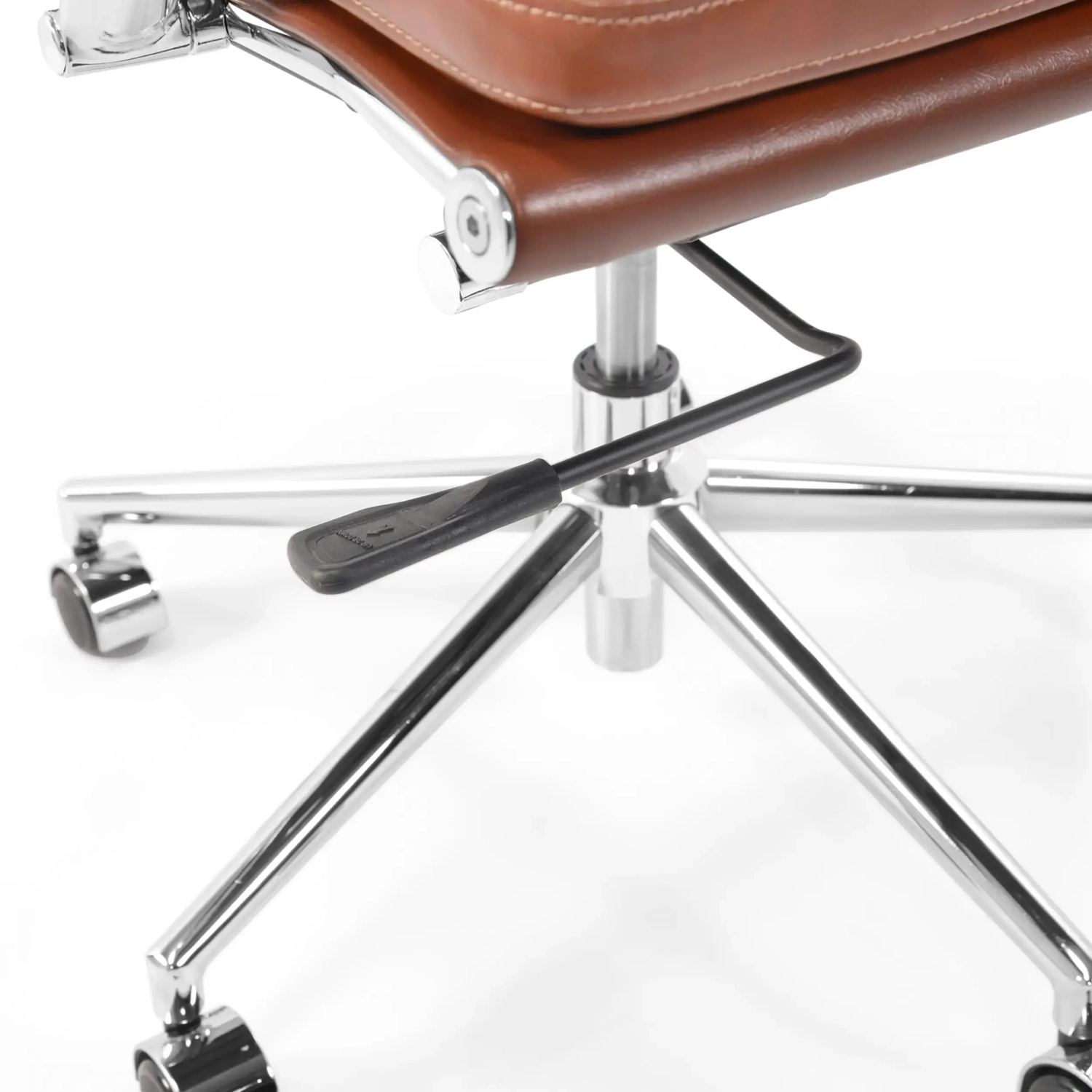 Task Chaise de bureau en cuir italien - pivotante, avec vérin à gaz et châssis chromé