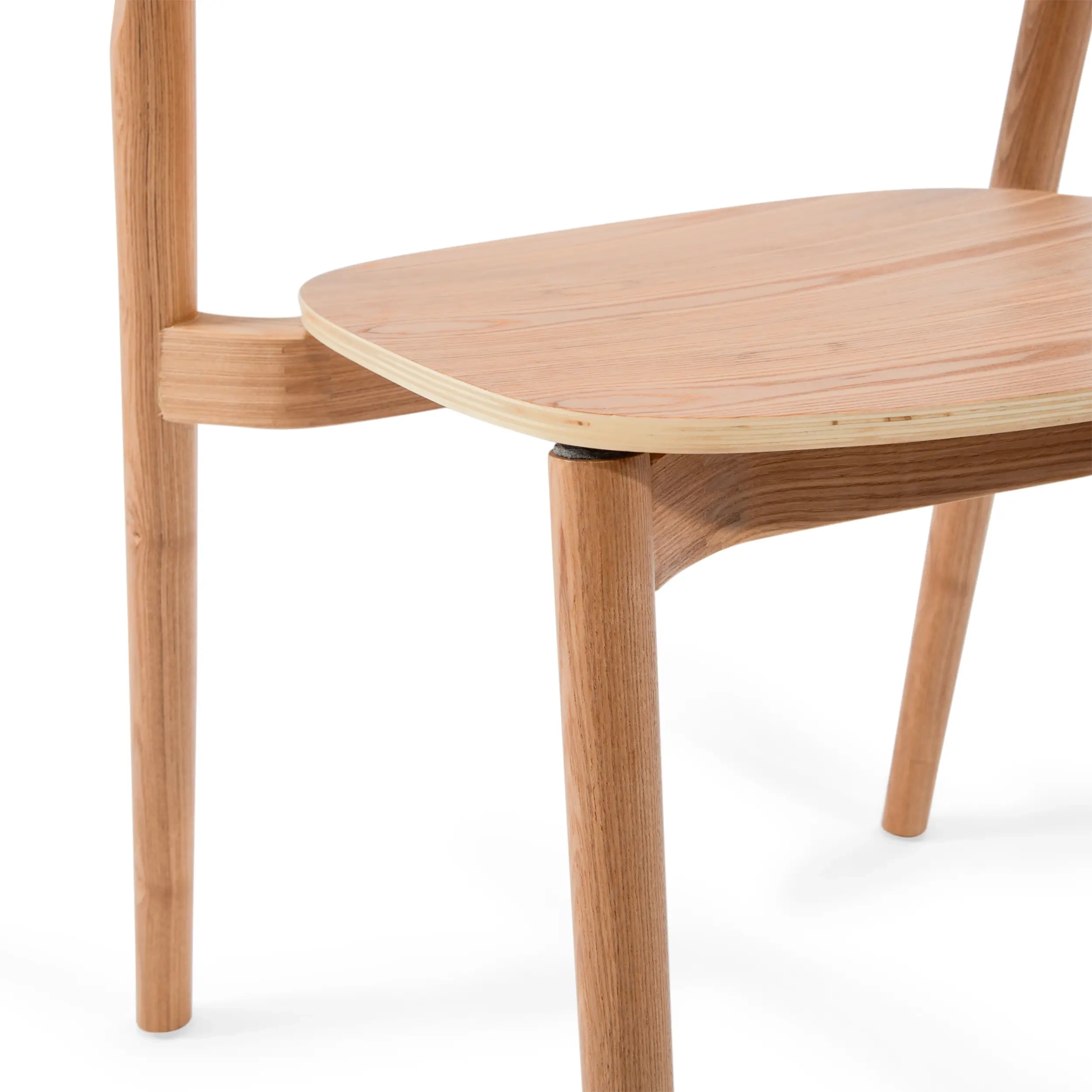 Chaise de salle à manger en frêne naturel Notorius | Design élégant scandinave