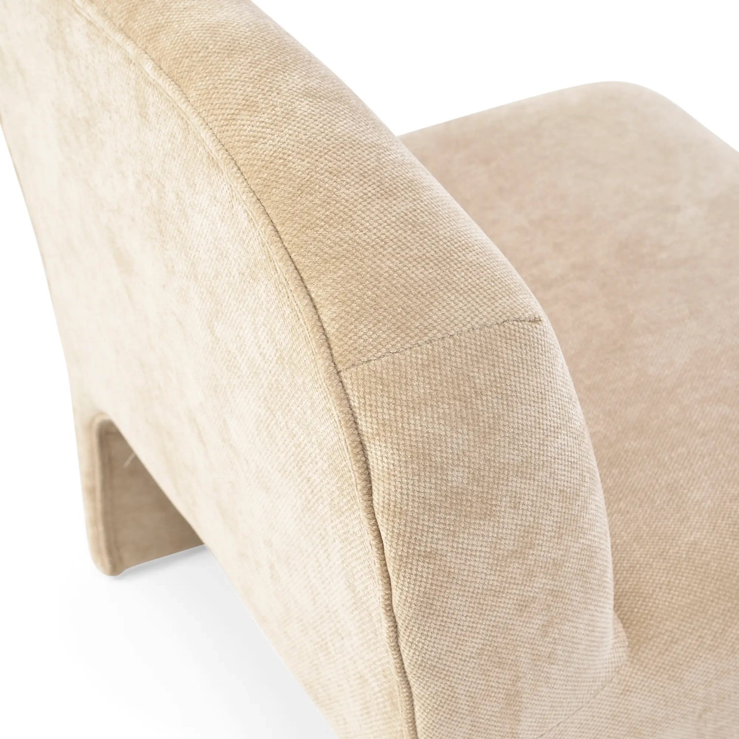 Möblerad designfåtölj Basel, minimalistisk och bekväm stil