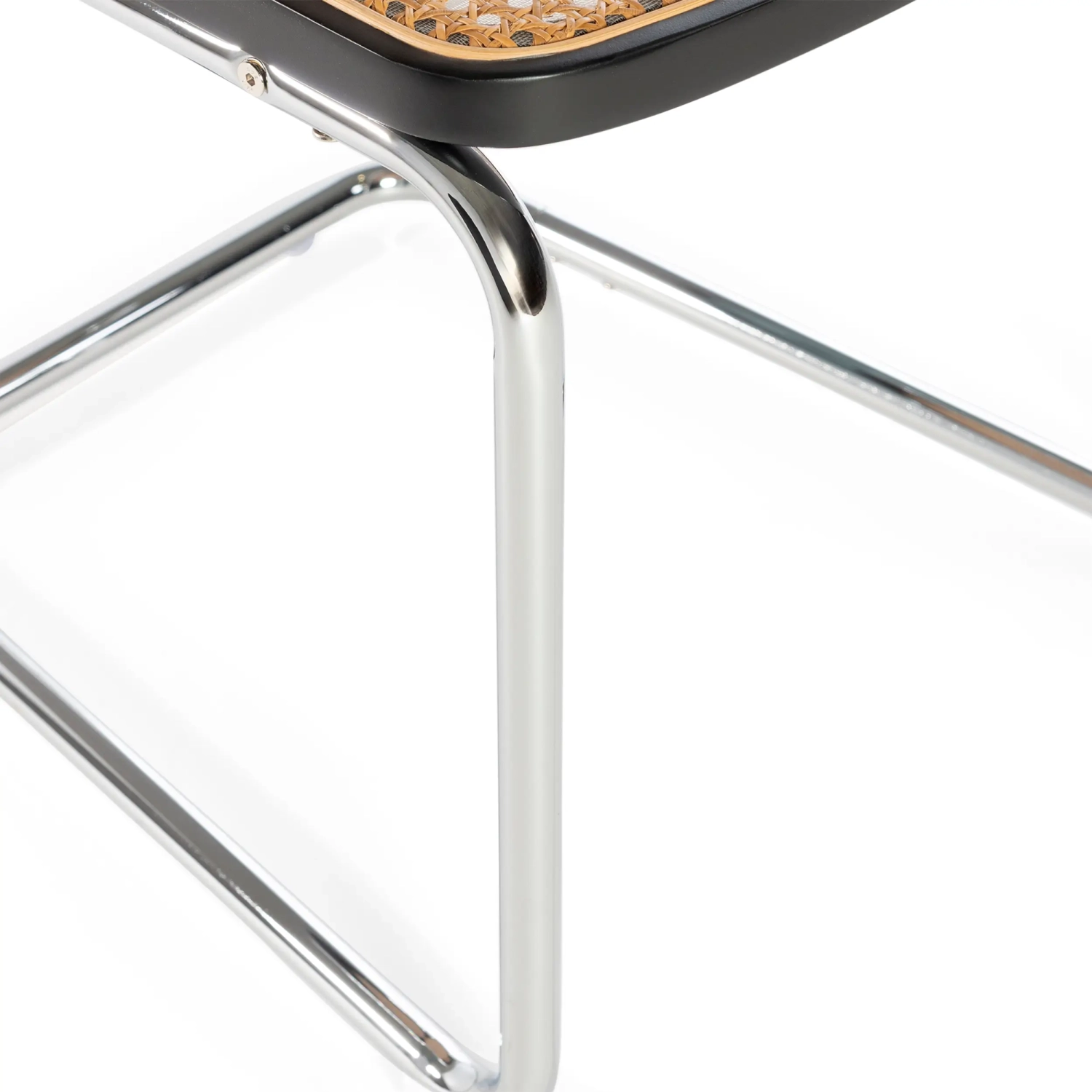 Chaise Lucio en rotin naturel avec piètement en porte-à-faux