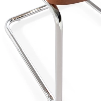 Chaise Lucio en rotin naturel avec piètement en porte-à-faux