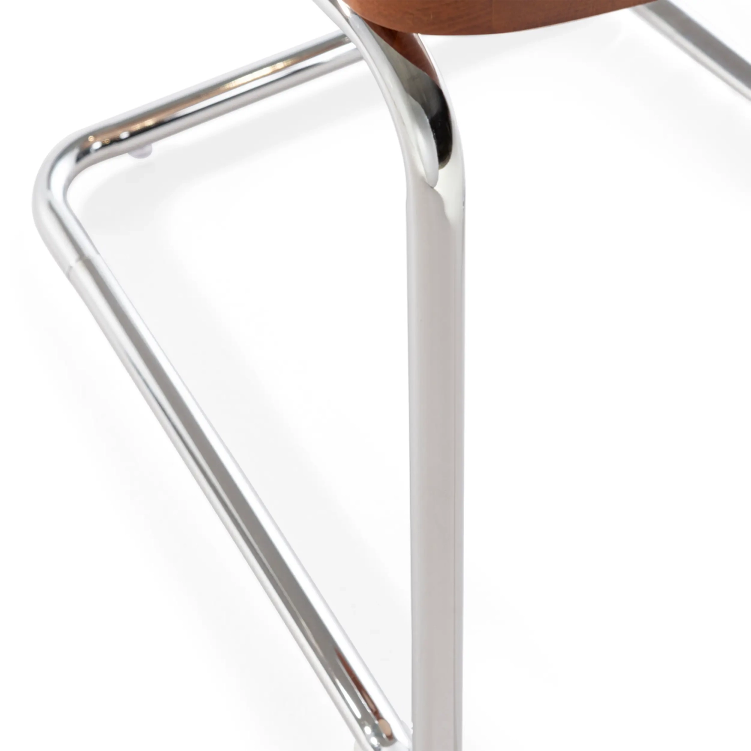 Chaise Lucio en rotin naturel avec piètement en porte-à-faux