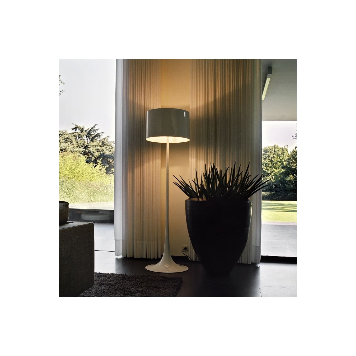 Replika av Spun Light Golvlampa