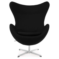 Replika židle na vejce s podnožkou od designéra Arne Jacobsen