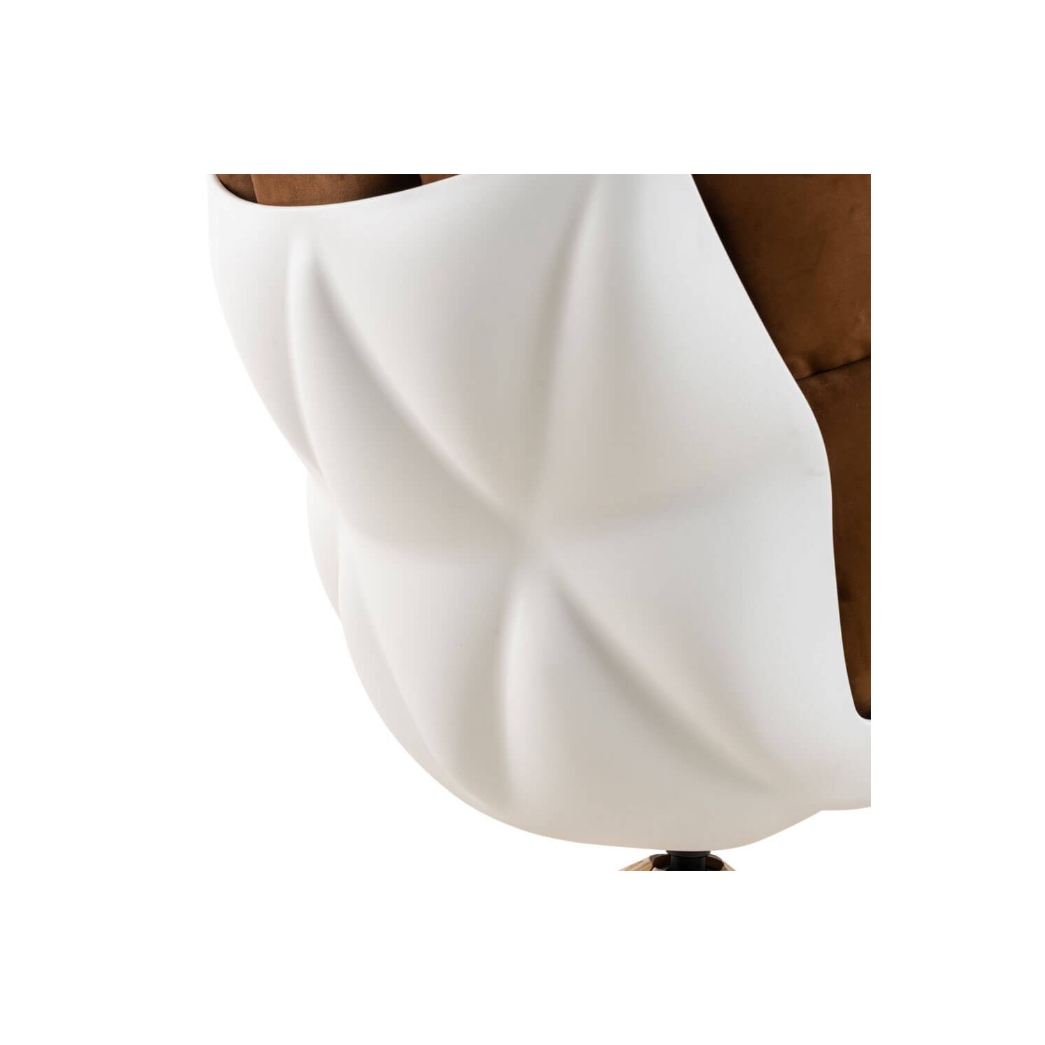 Poltrona Space Design con poggiapiedi  La poltrona di design Space con poggiapiedi è uno dei nostri modelli più sorprendenti e s