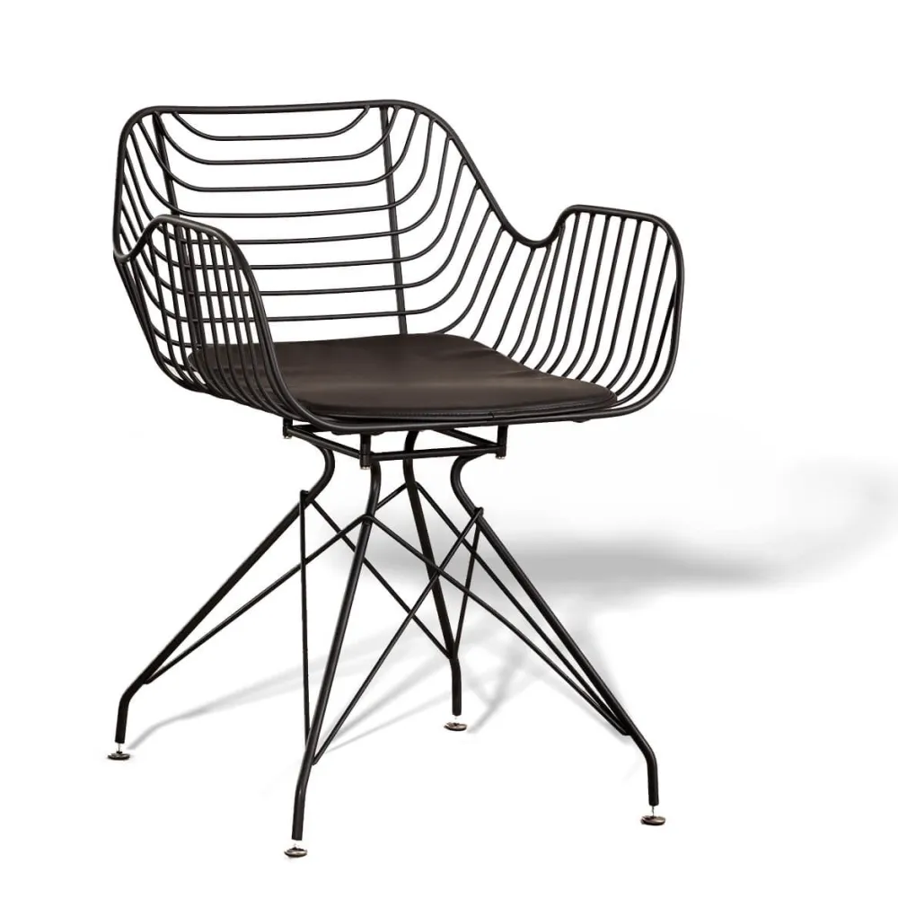 Chaise en métal Meridian adaptée pour l'extérieur