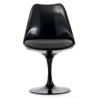 Eero Saarinen mustasta Tulip-tuolista