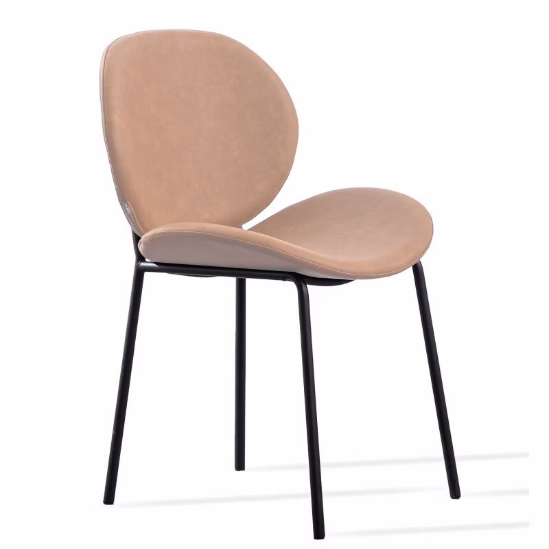 Chaise rembourrée en similicuir
