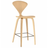 Cherner Hocker im nordischen Stil