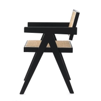 Réplica da cadeira Chandigarh com braços do designer Pierre Jeanneret 