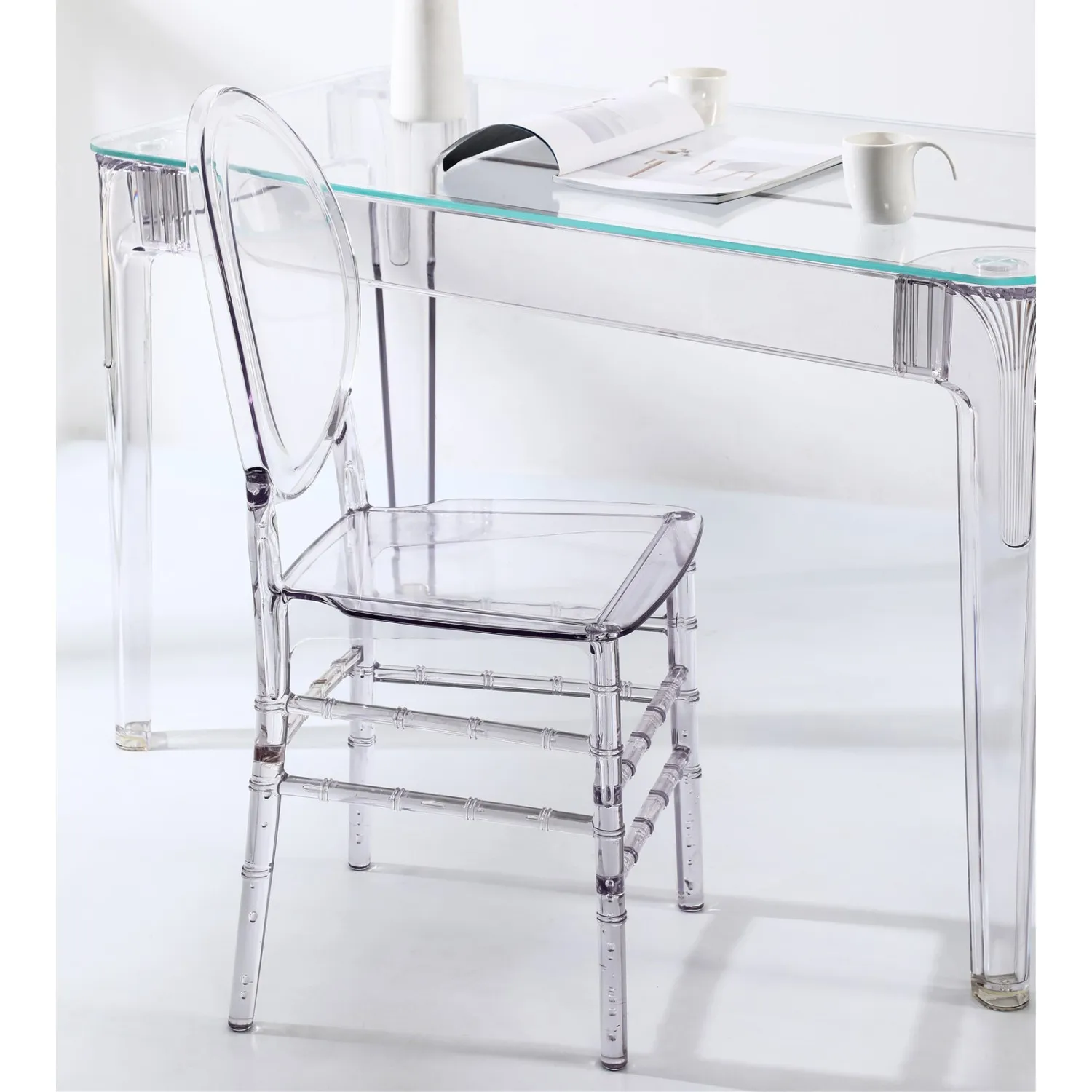 Chaise Isabelle Ghost en polycarbonate transparent