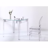 Chaise Isabelle Ghost en polycarbonate transparent