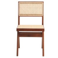 Nachbildung des Chandigarh-Stuhls des Designers Pierre Jeanneret 